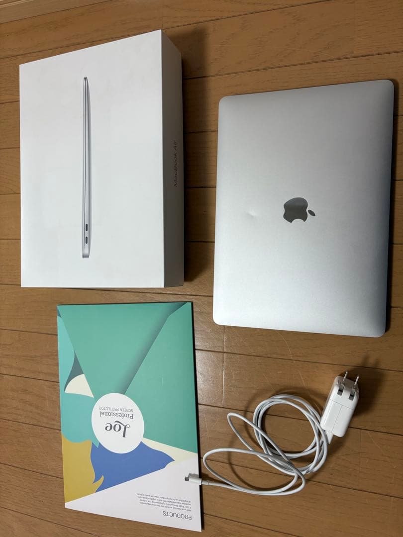 Apple MacBook Air (M1, 2020) シルバー本体