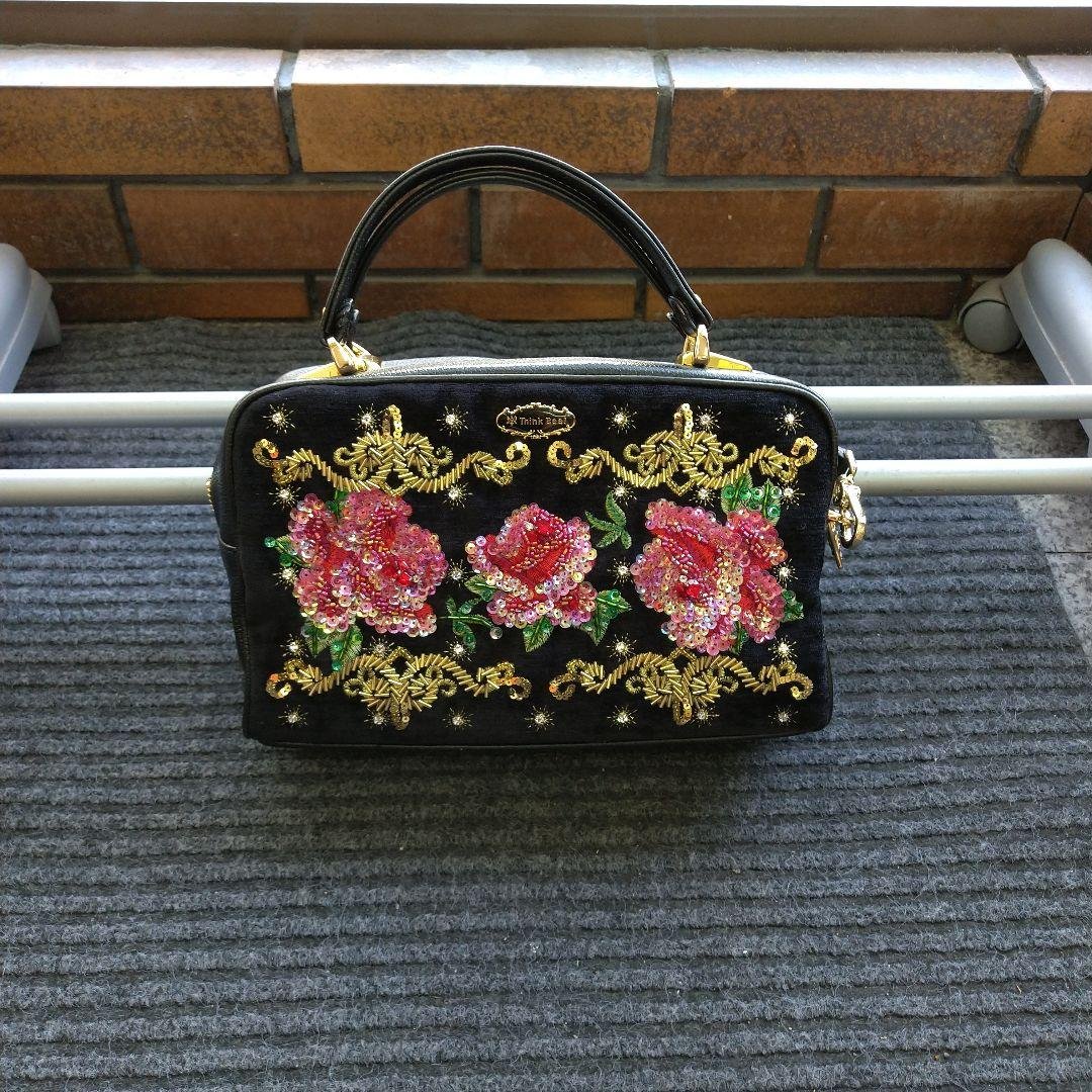 花刺繍 黒 クラッチバッグ