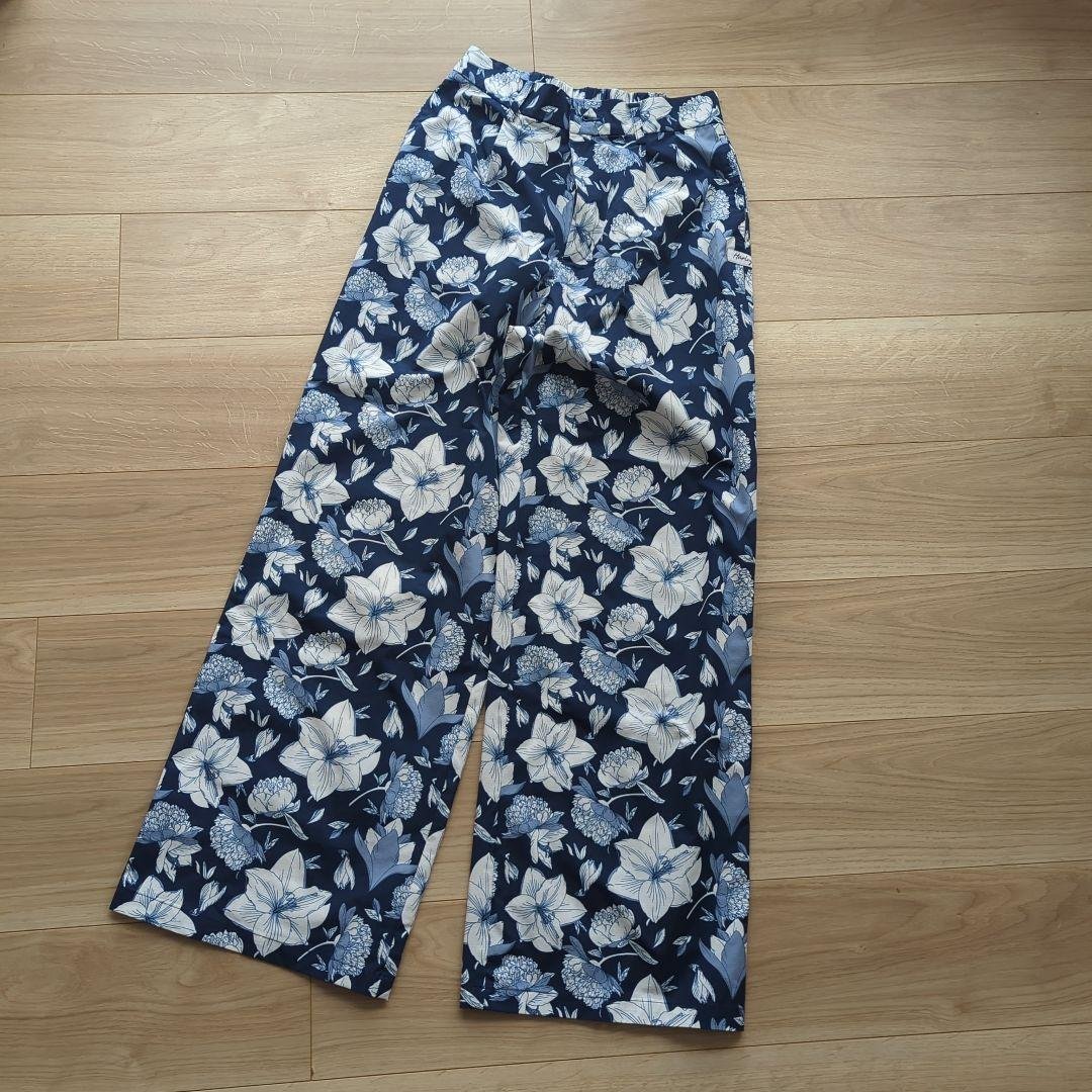 Hurley　水陸両用パンツセットアップ（ネイビー花柄）