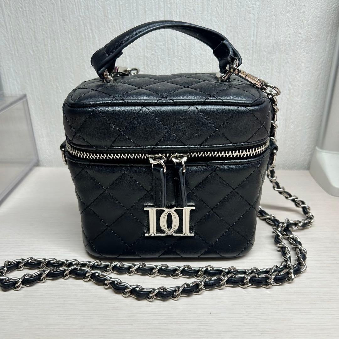 ダーリッチ Darich キルティングスクエアミニバッグ 黒 シルバーパーツ