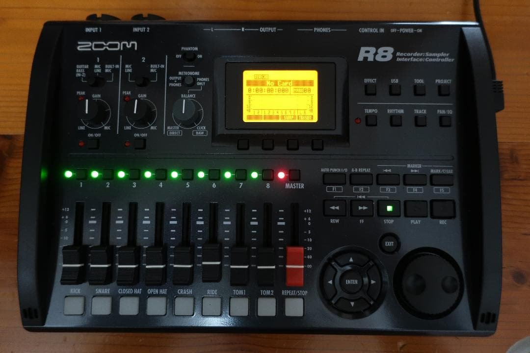 ZOOM マルチトラックレコーダー R8 ＆ フットスイッチ FS01