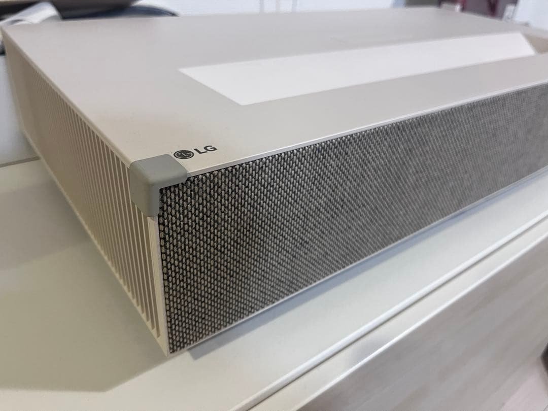 LG HU915QE 超短焦点4Kレーザープロジェクター 2023年購入