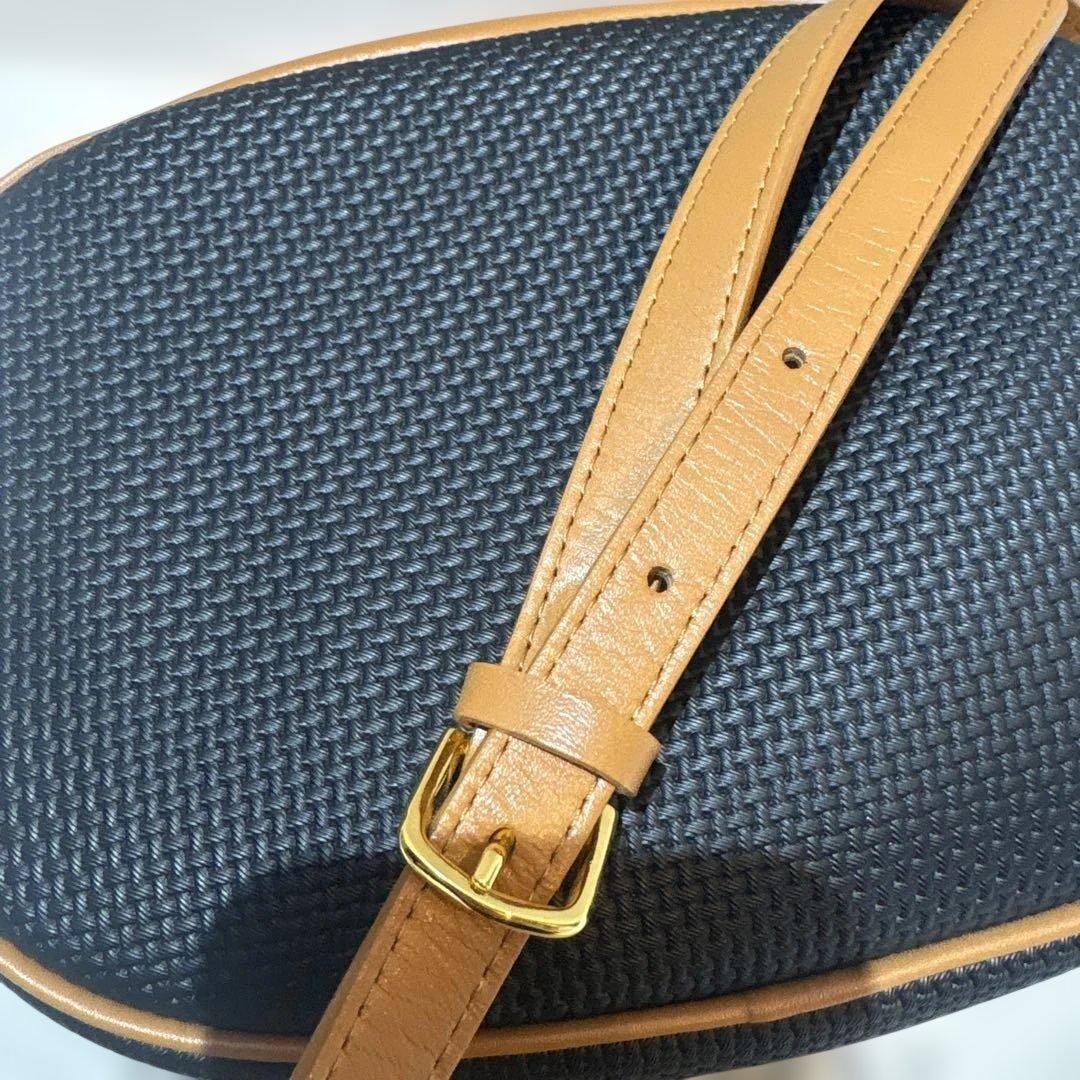 美品イヴサンローラン レザー ショルダーバッグ