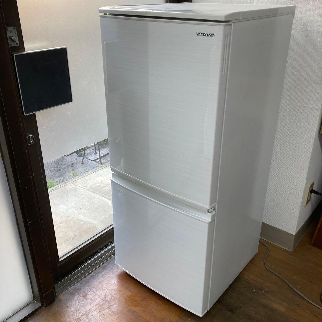 タラコ2019年製SHARP137L冷凍冷蔵庫　洗濯機まとめ買い配送込み