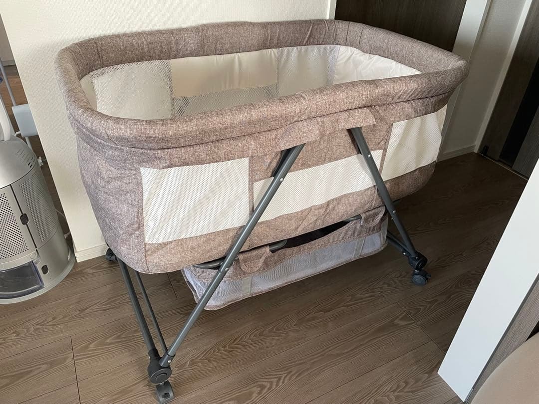 折りたたみ　ベビーベット　キャスター付き