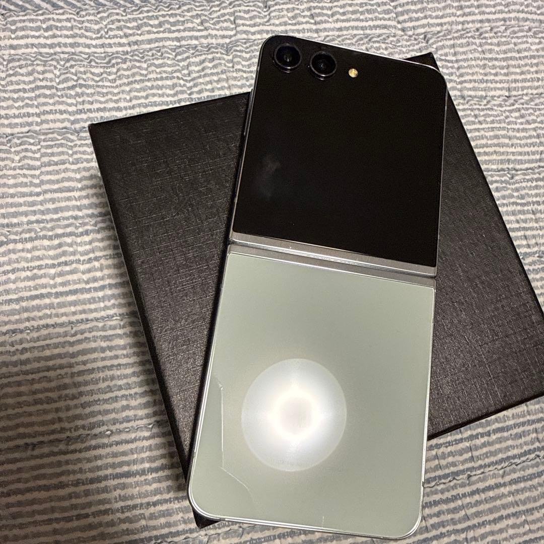 R*I様 [オークション]Galaxy Z Flip5 256GB SIMフリー